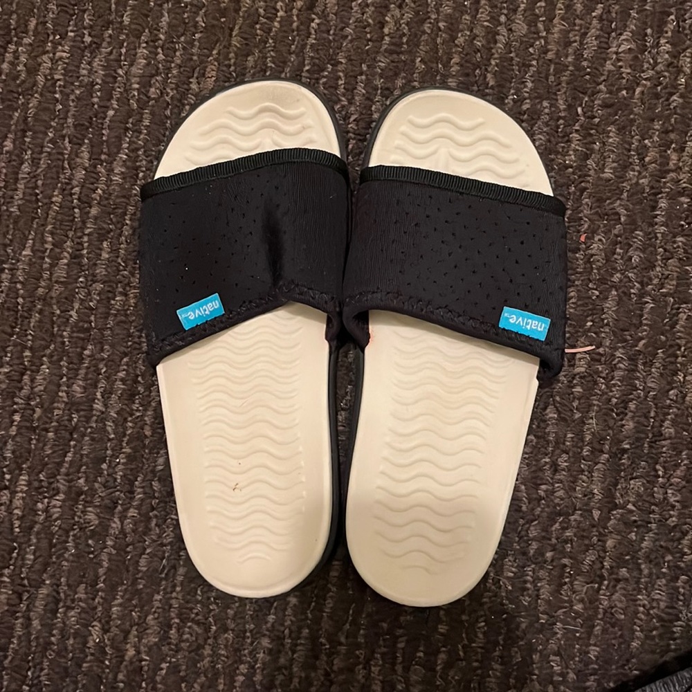Native Kids Slides in Black